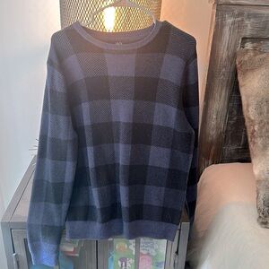 1901 sweater. Medium doesnt fit worn once